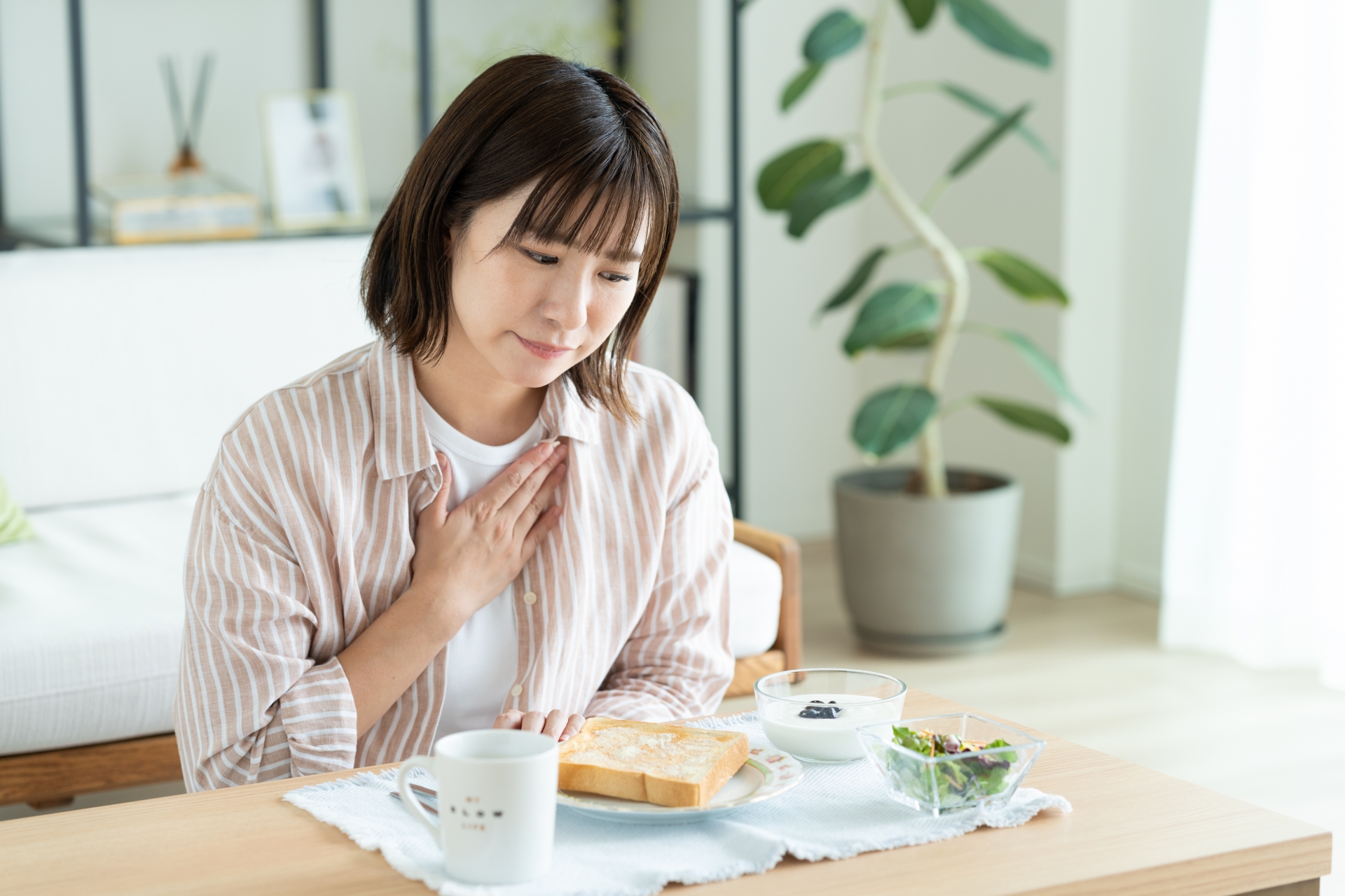「薬を飲んでも食道の違和感が消えない方へ」―好酸球性食道炎の症状を和らげる漢方薬の知恵