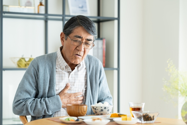 睡眠時無呼吸だと胸やけ・胃液逆流が起きやすい？CPAPで症状が和らぐ理由と最新データ