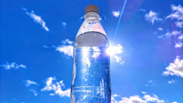 スポーツドリンクと経口補水液の違いとは？熱中症を防ぐ使い分け