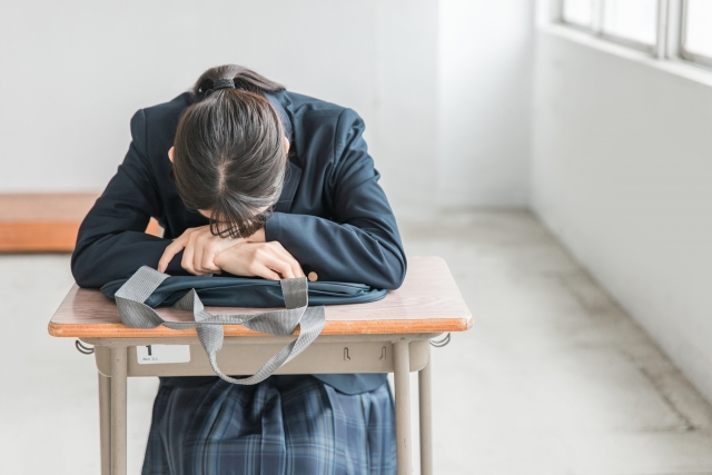 ナルコレプシーの原因と治療法｜10代に多い中枢性過眠症を解説